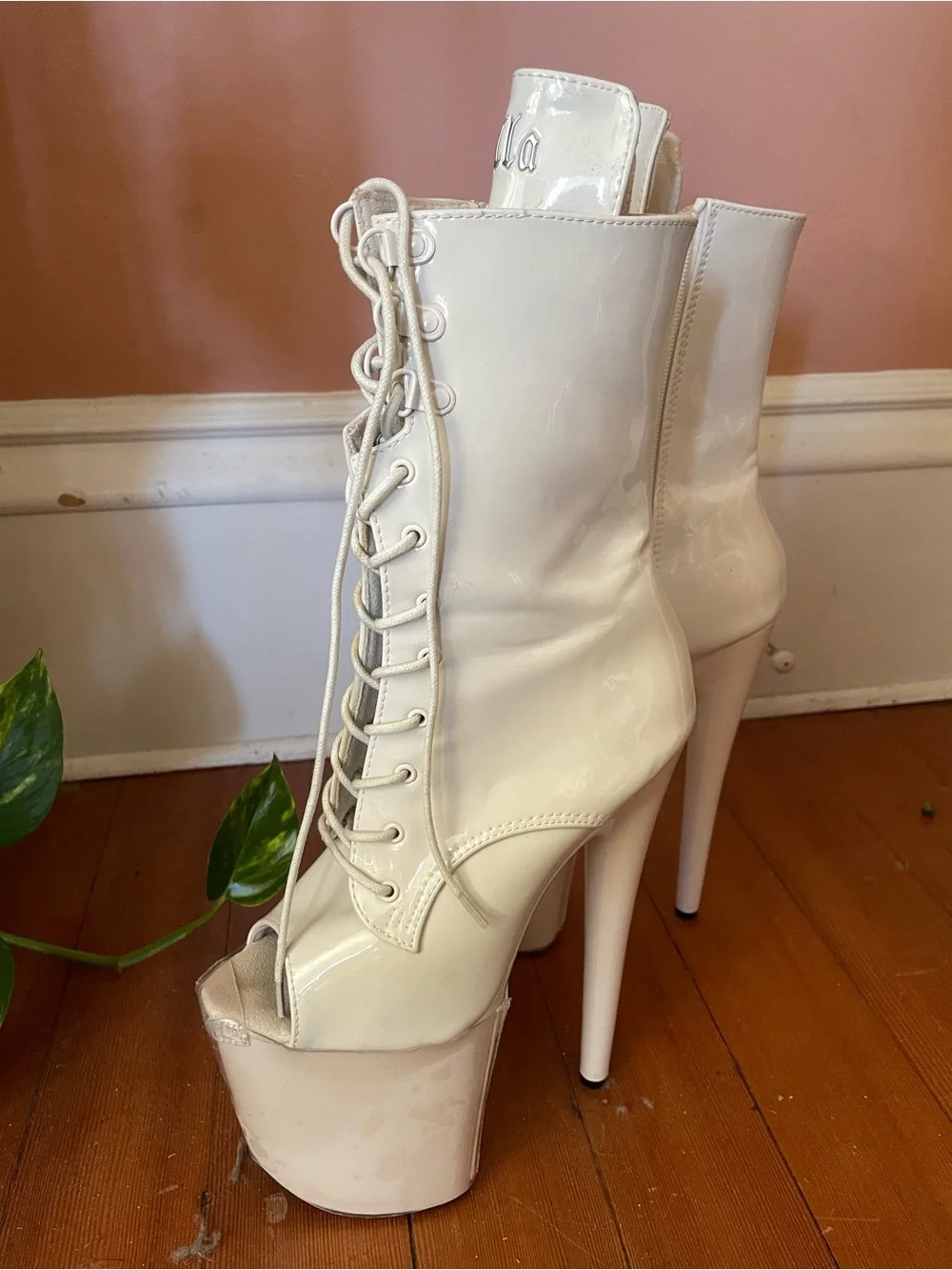 Hella Heels description no